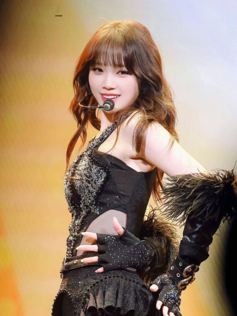 LE SSERAFIM (르세라핌) 김채원