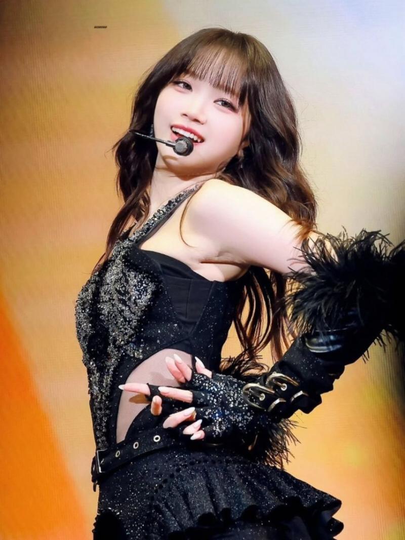 LE SSERAFIM (르세라핌) 김채원