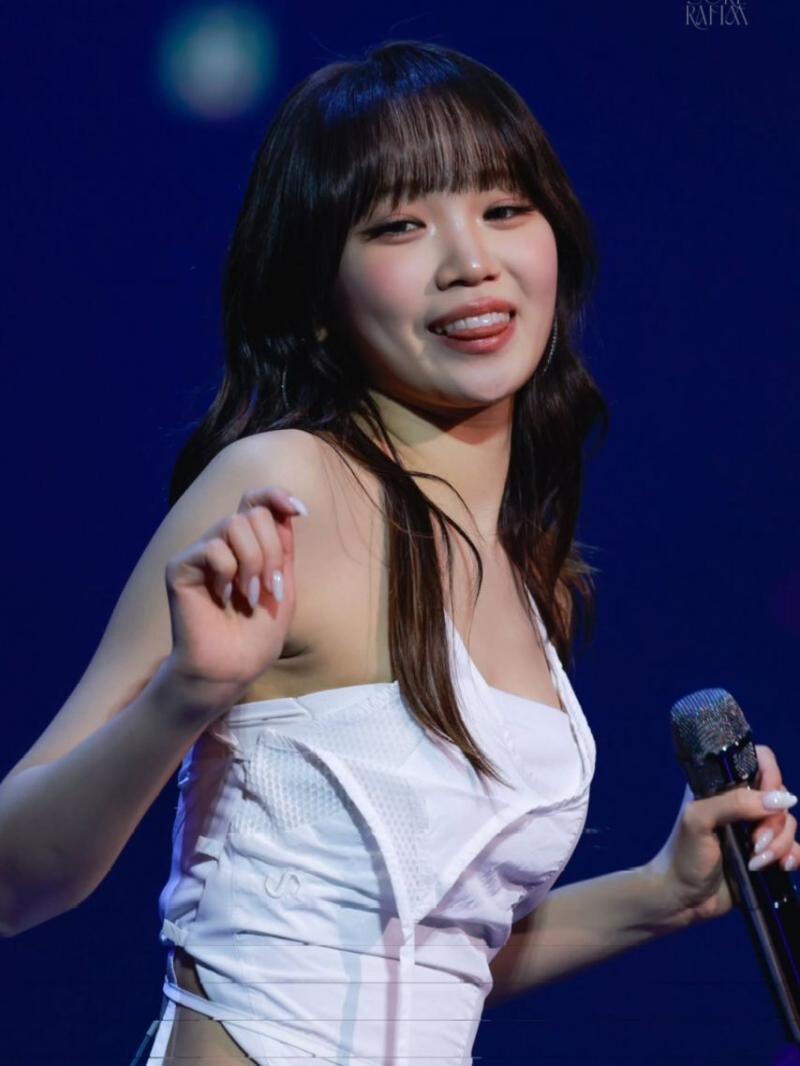 LE SSERAFIM (르세라핌) 김채원