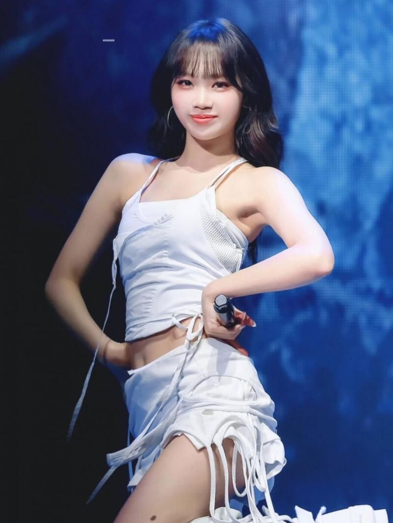 LE SSERAFIM (르세라핌) 김채원
