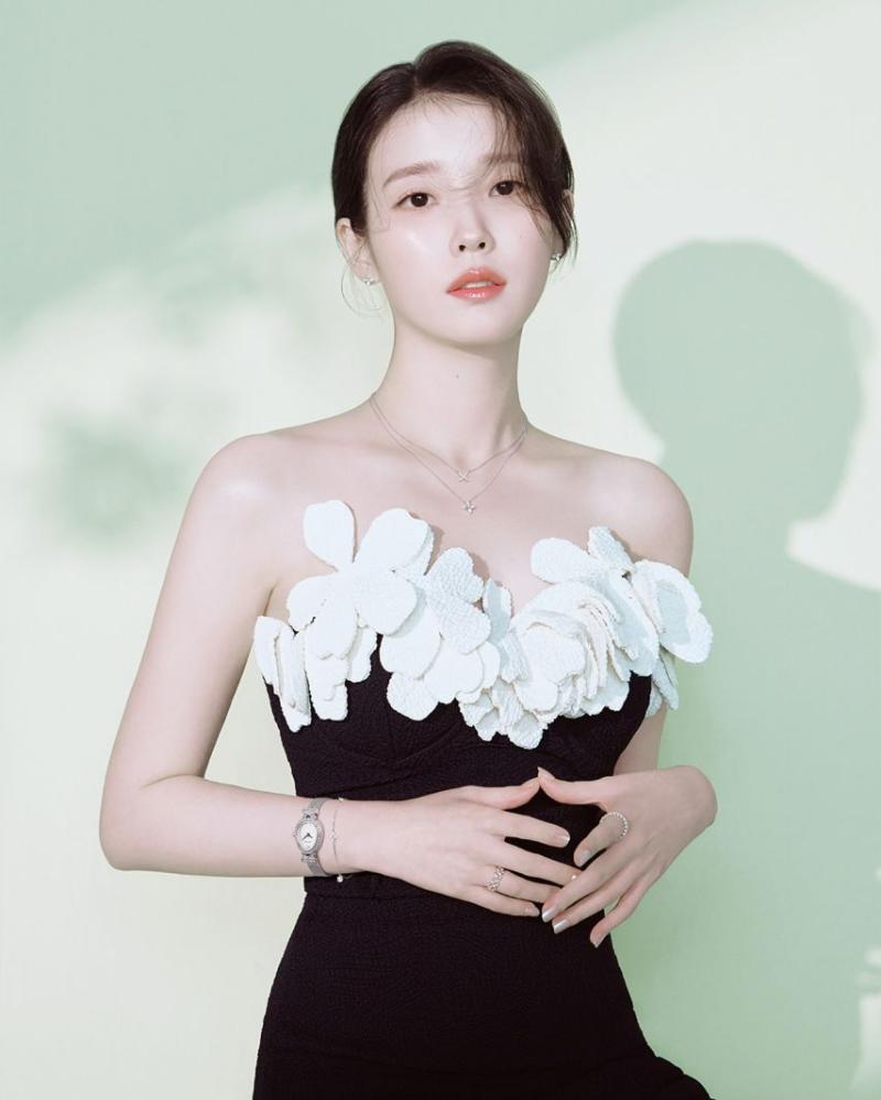 아이유 제이에스티나