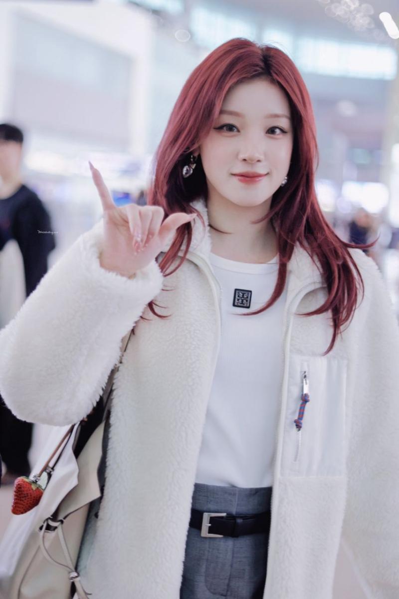 아이들 우기 출국
