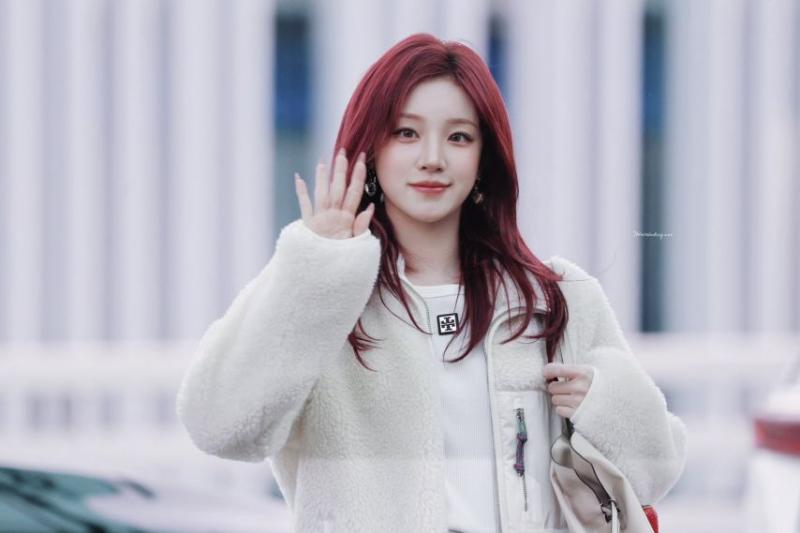 아이들 우기 출국