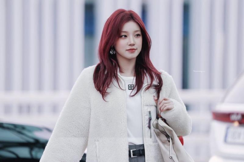 아이들 우기 출국