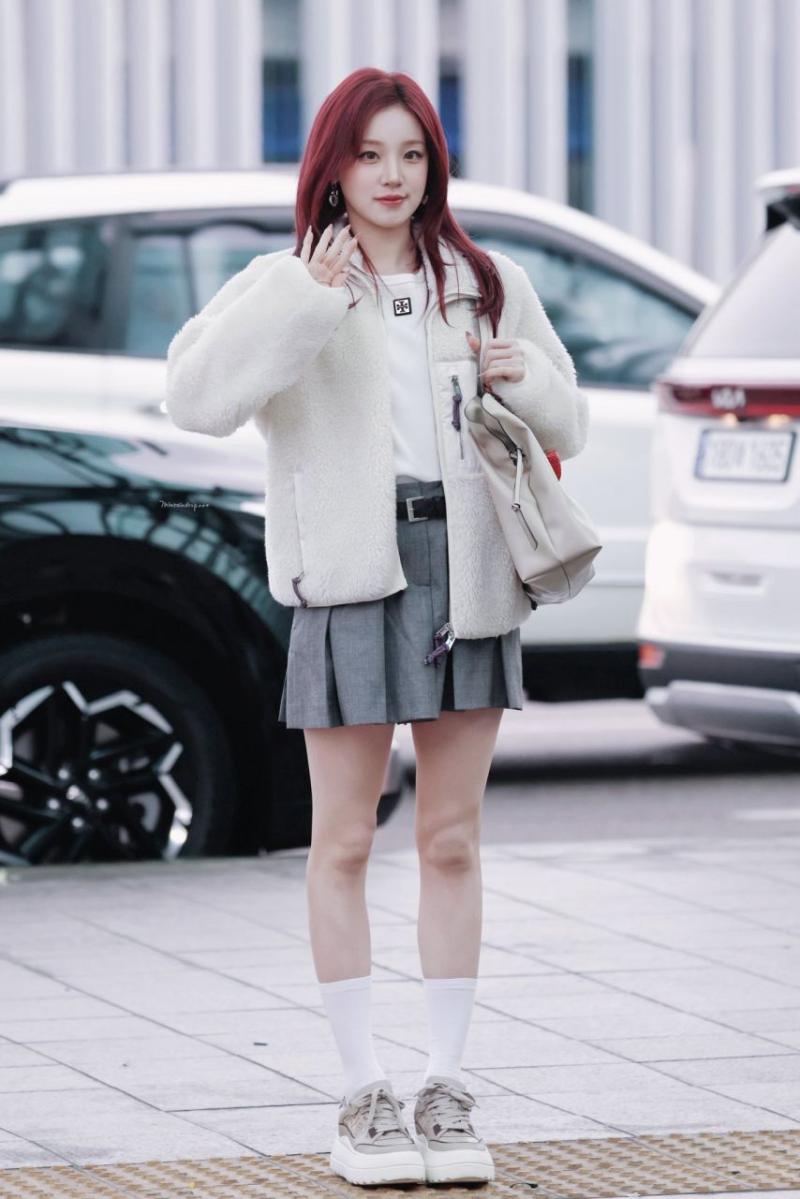 아이들 우기 출국