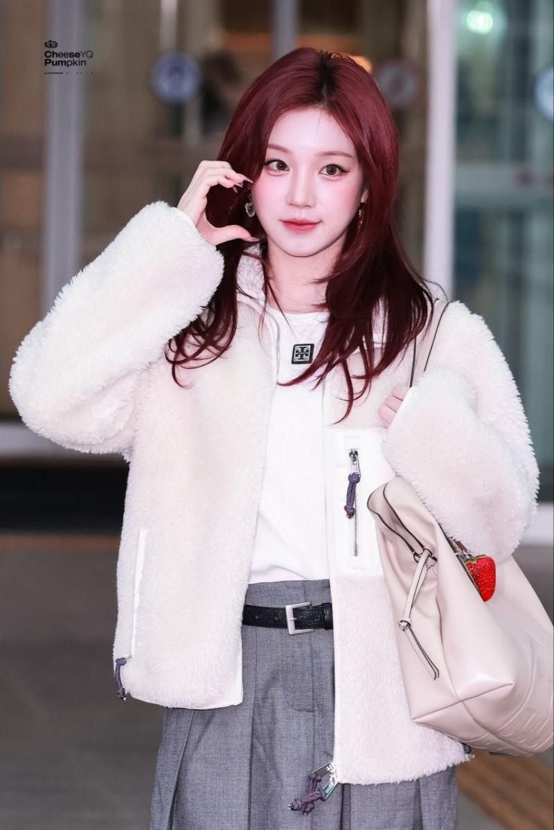 아이들 우기 출국