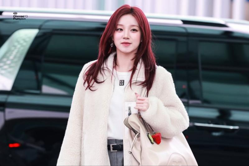 아이들 우기 출국