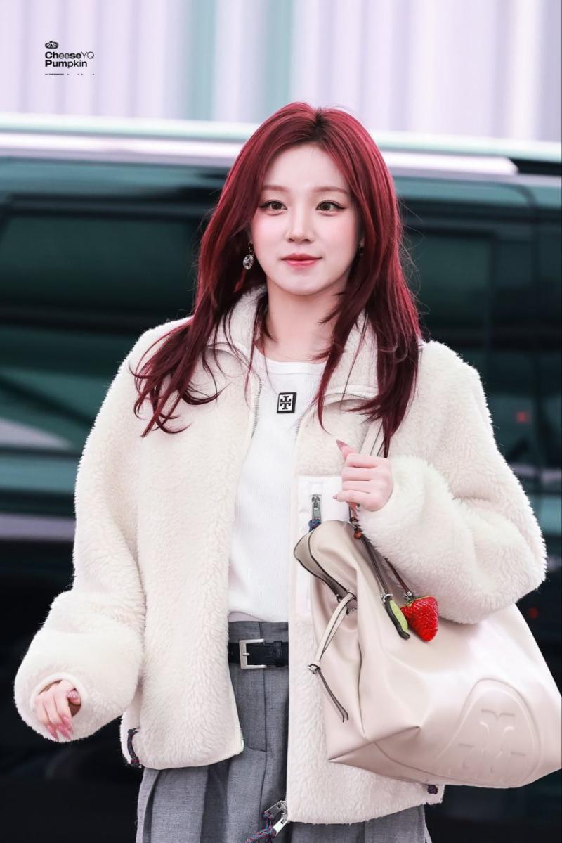 아이들 우기 출국