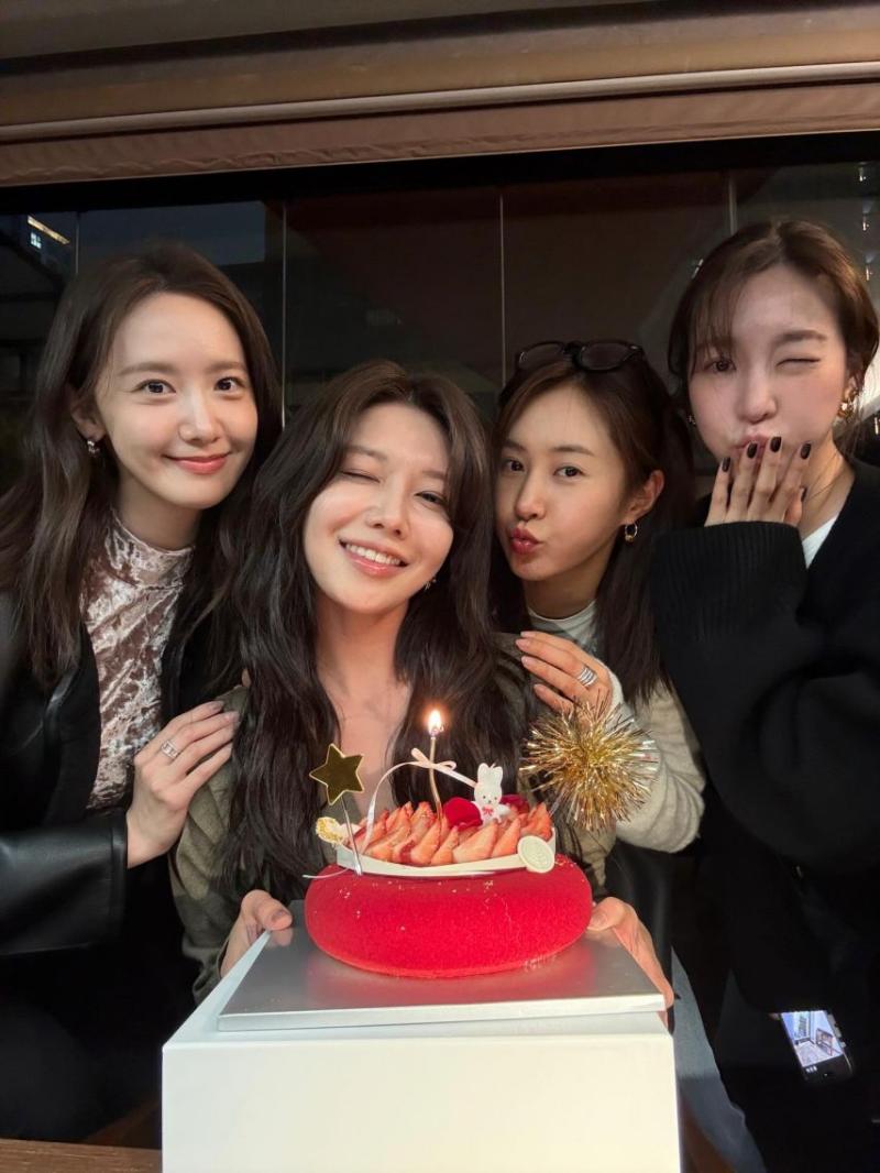수영 윤아 서현 유리 써니 티파니 소녀시대