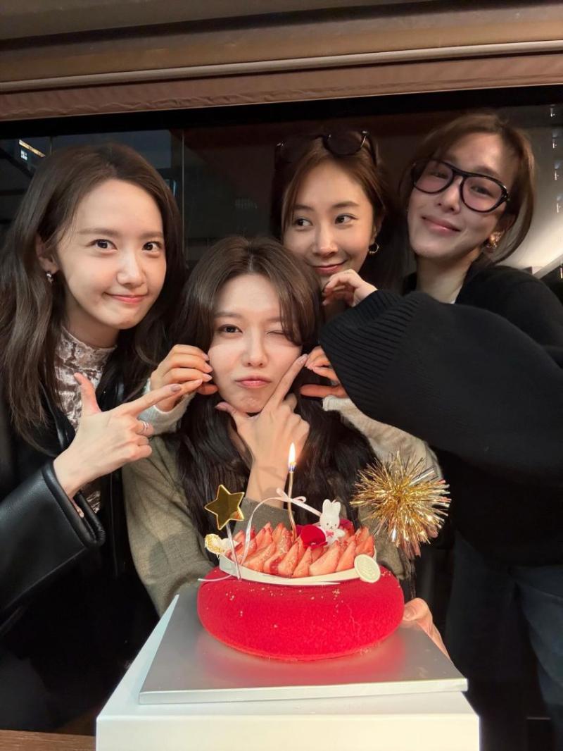 수영 윤아 서현 유리 써니 티파니 소녀시대