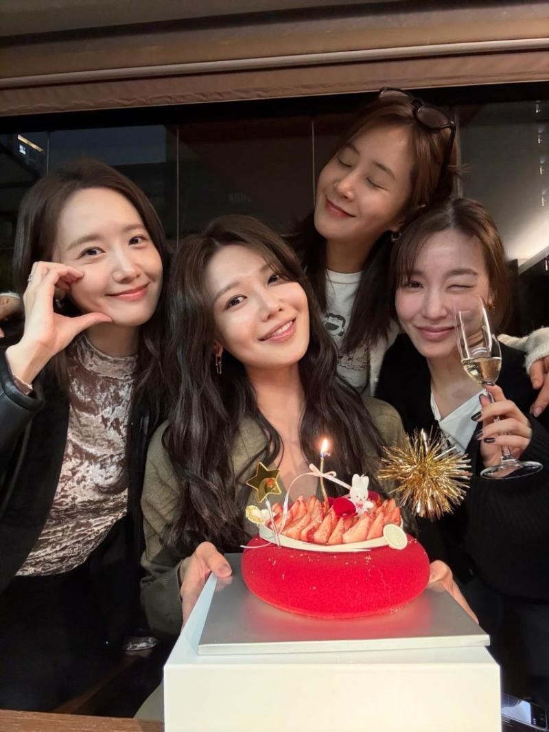 수영 윤아 서현 유리 써니 티파니 소녀시대