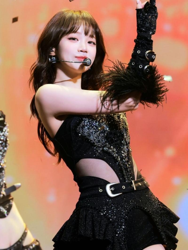 LE SSERAFIM (르세라핌) 김채원