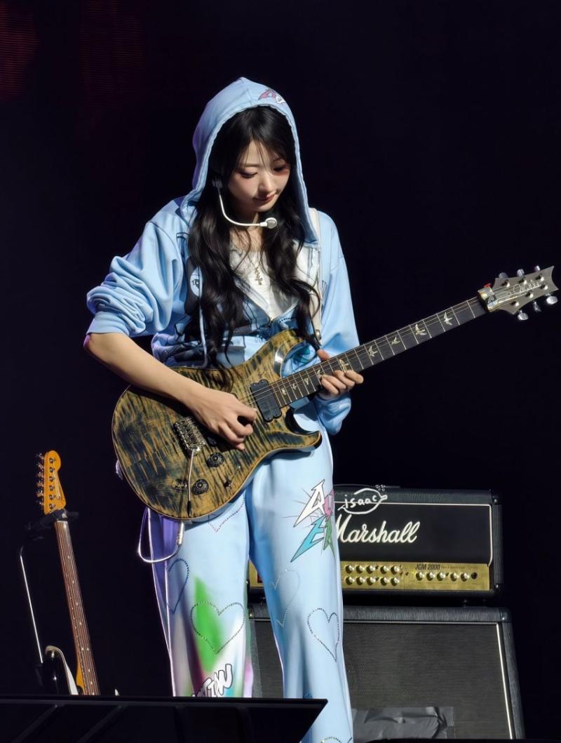 QWER 가라 히나몬