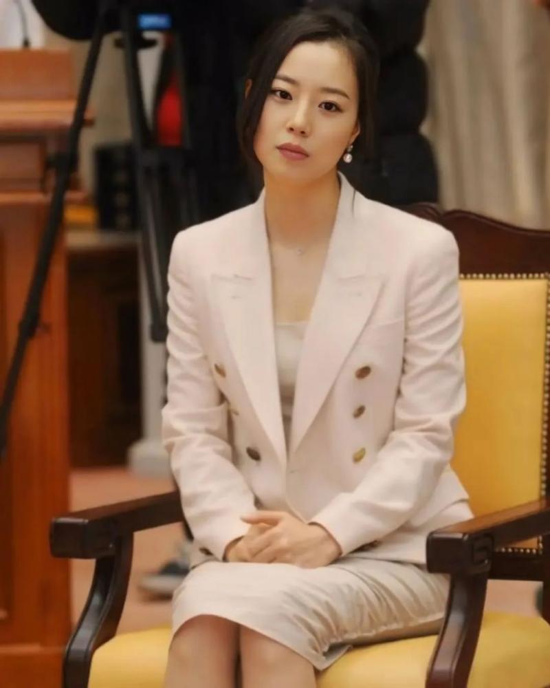 문채원