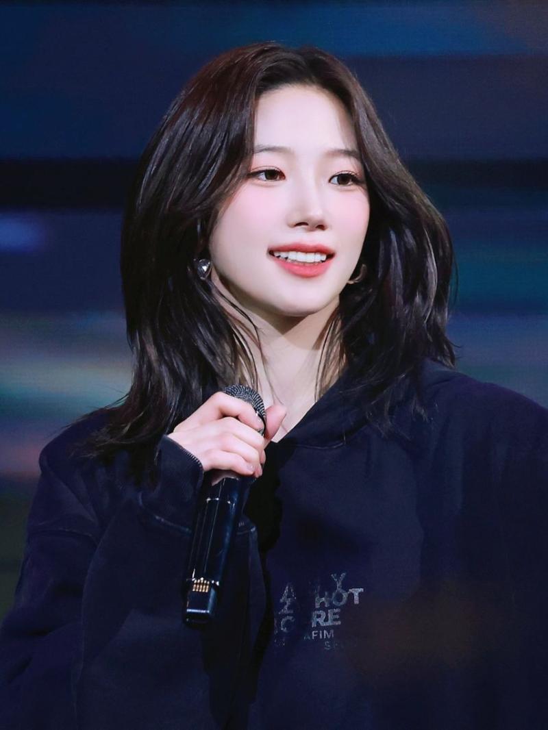 LE SSERAFIM (르세라핌) 카즈하