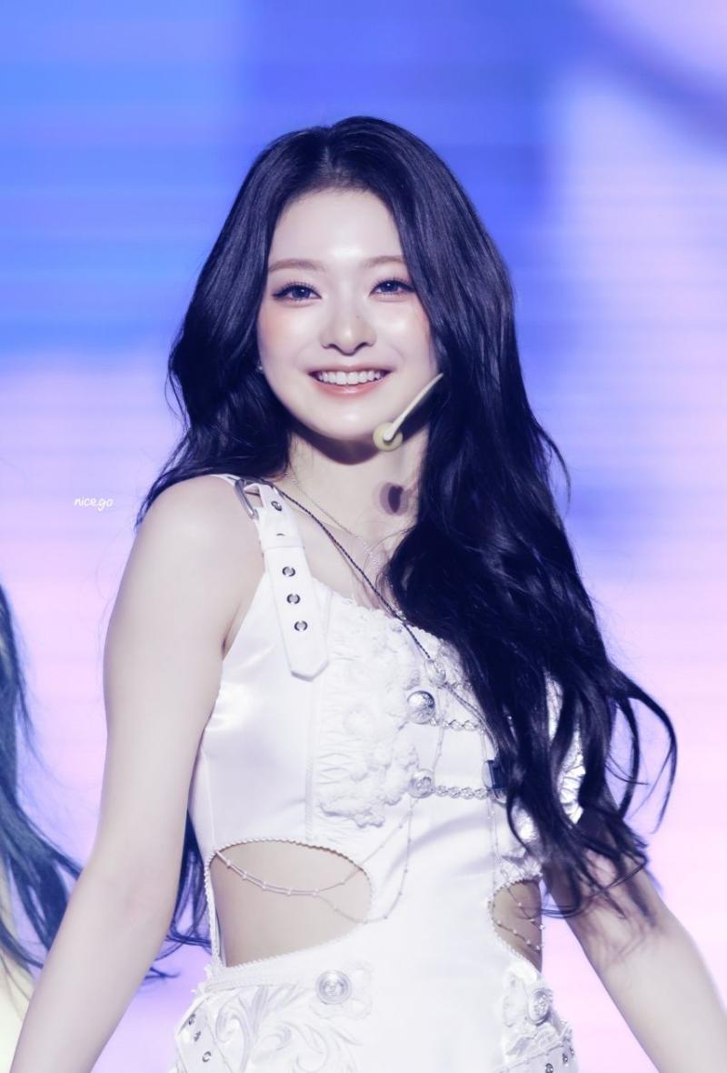 프로미스나인 이나경