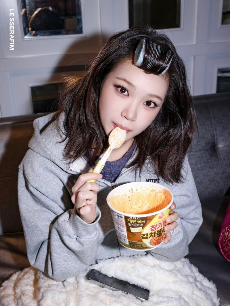 LE SSERAFIM (르세라핌) 김채원
