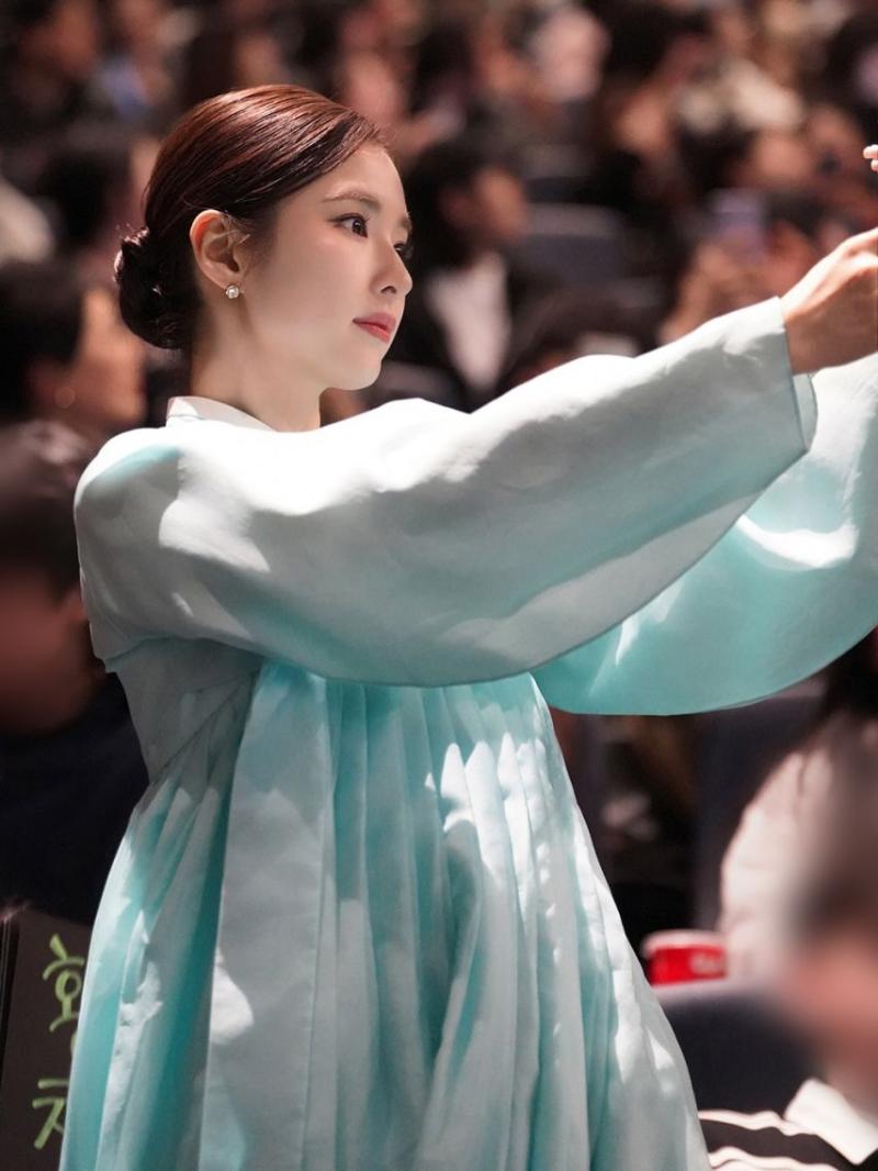 신세경 휴민트 무대인사 등