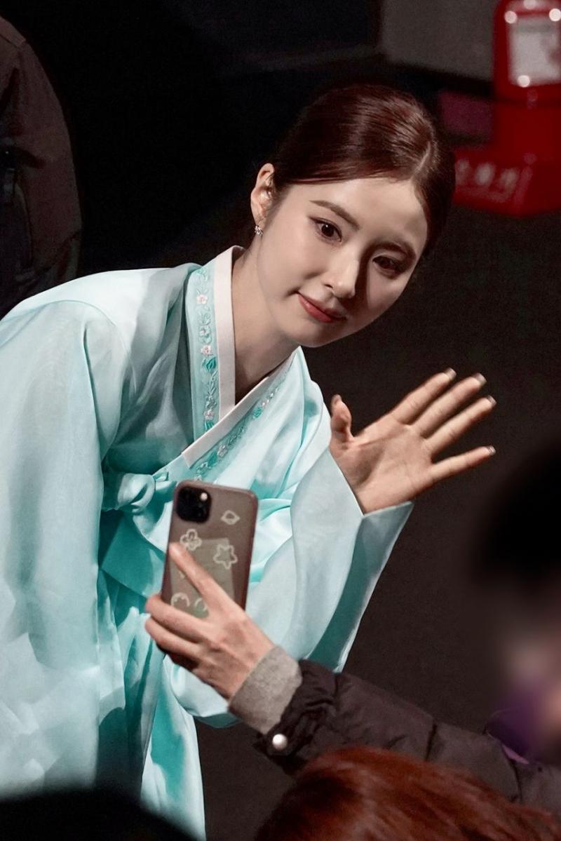 신세경 휴민트 무대인사 등