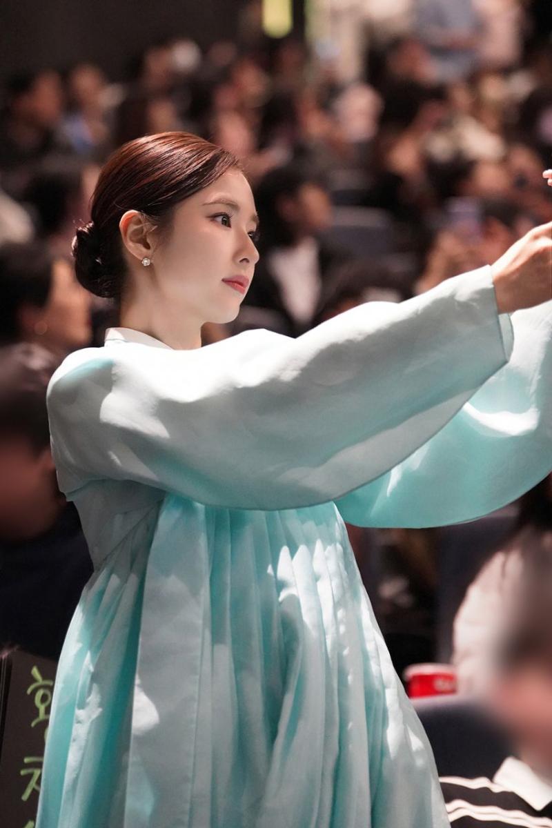신세경 휴민트 무대인사 등