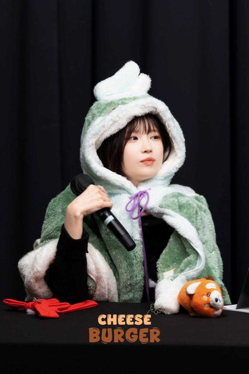 프로미스나인 송하영