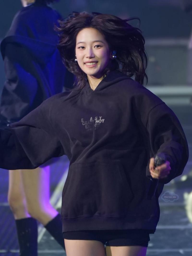 LE SSERAFIM (르세라핌) 카즈하