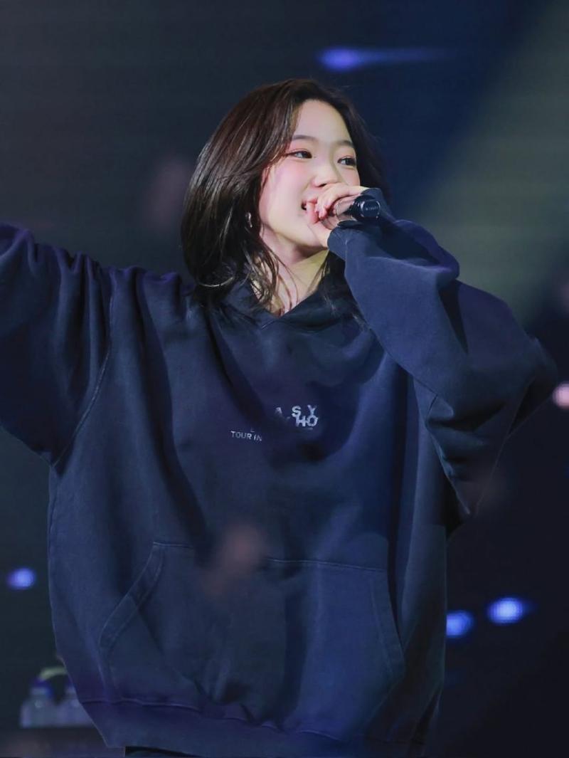 LE SSERAFIM (르세라핌) 카즈하