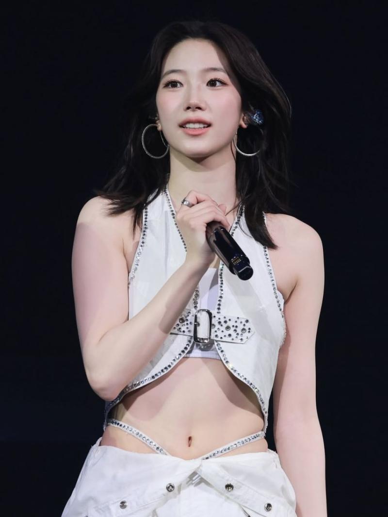 LE SSERAFIM (르세라핌) 카즈하