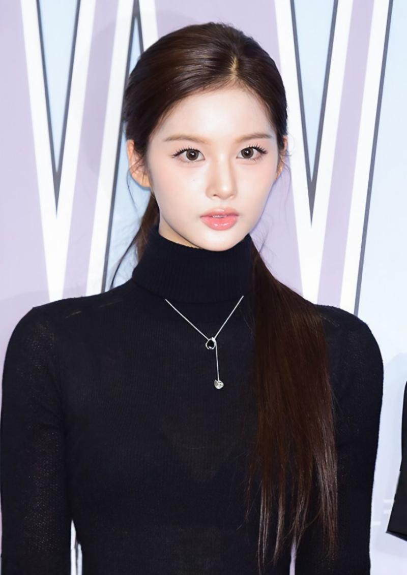 브라 살짝 비치는 엔믹스 설윤