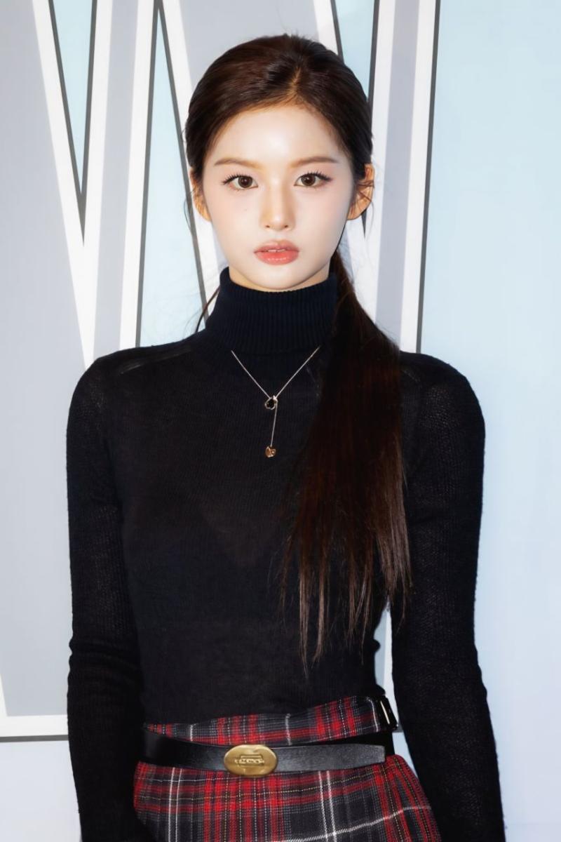 브라 살짝 비치는 엔믹스 설윤