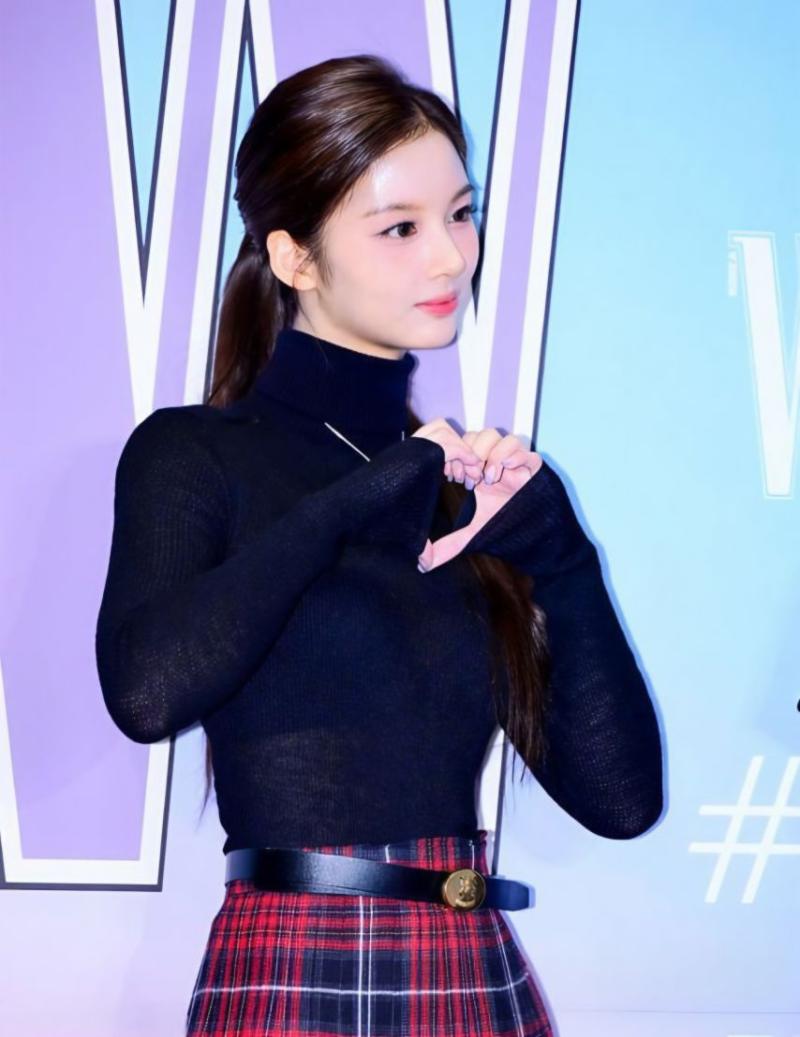 브라 살짝 비치는 엔믹스 설윤