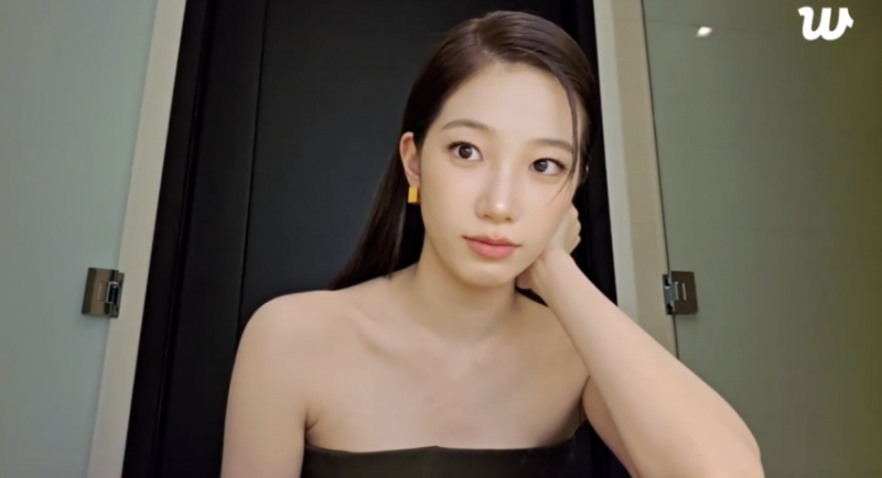 어깨도 예쁜 르세라핌 카즈하 위버스 라이브