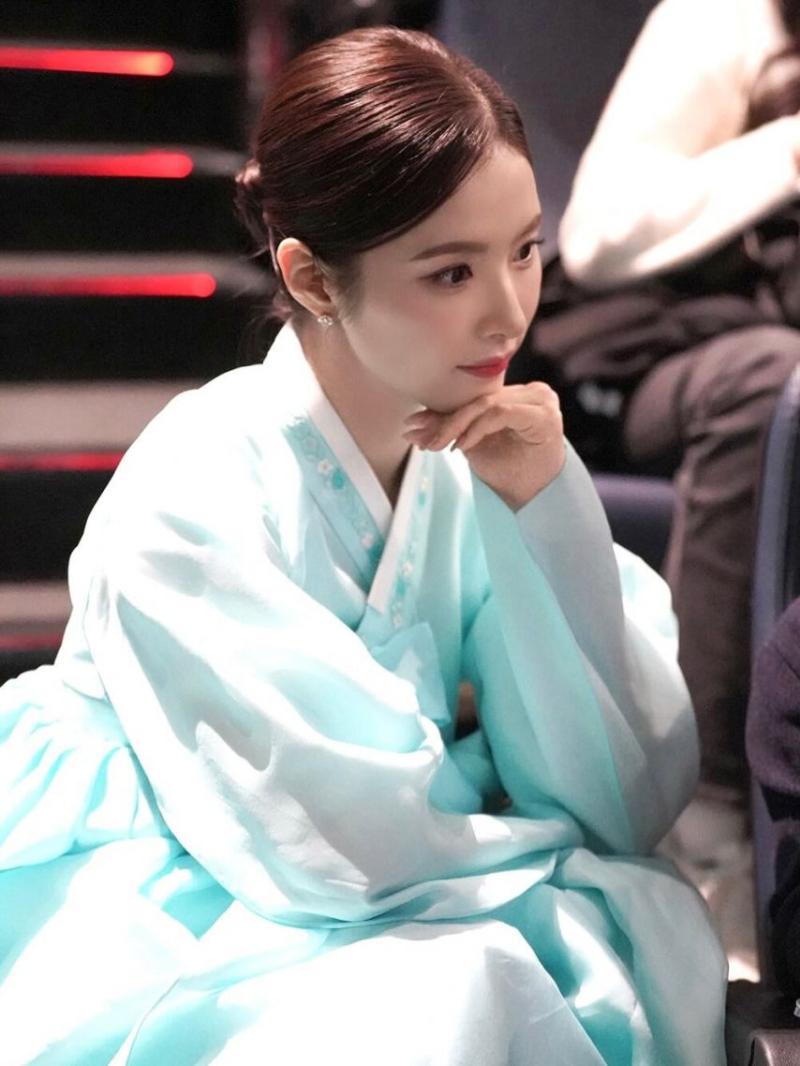 신세경 한복