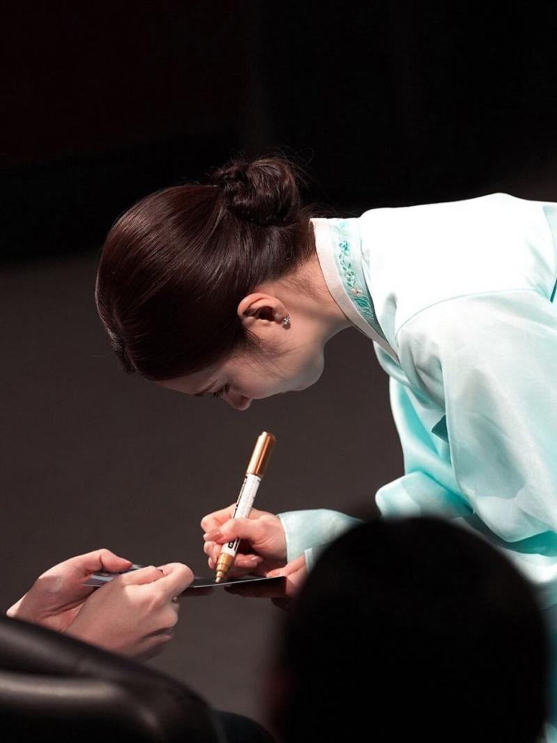 신세경 한복