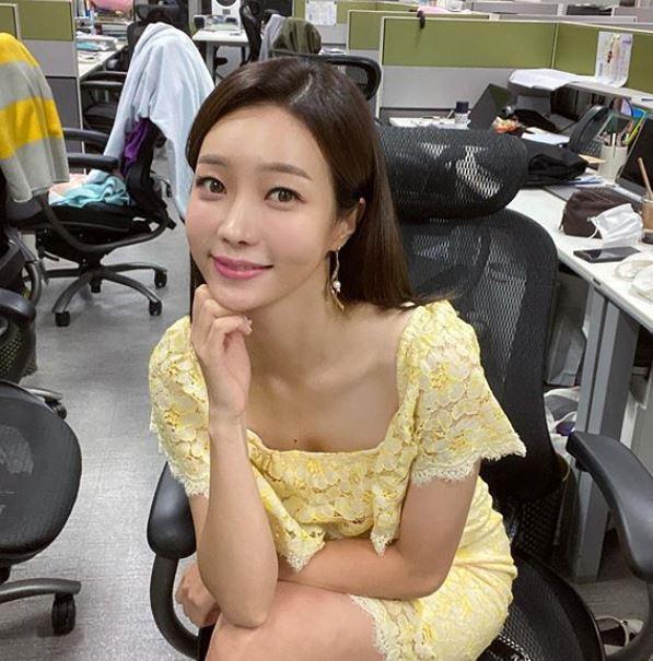 은근 아름다운 mbc 박지민 아나운서.jpg