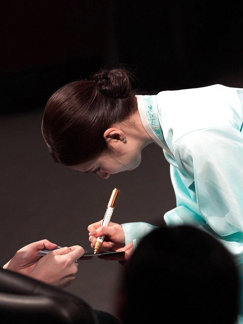 한복입은 신세경.jpg