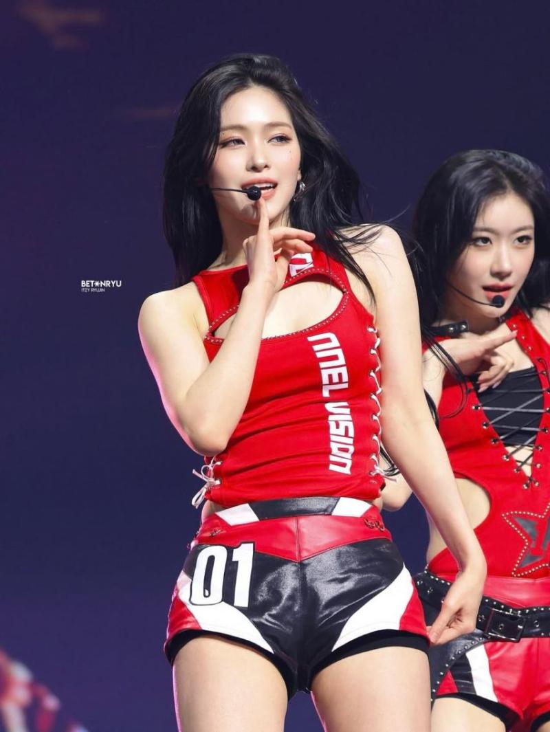 ITZY (있지) 류진
