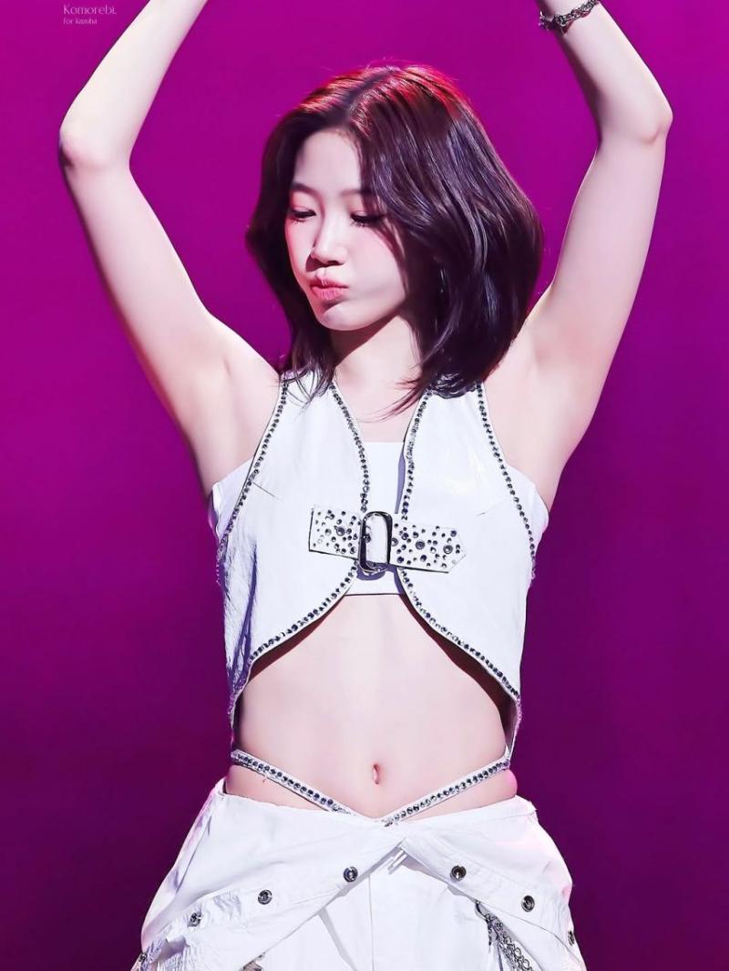 LE SSERAFIM (르세라핌) 카즈하