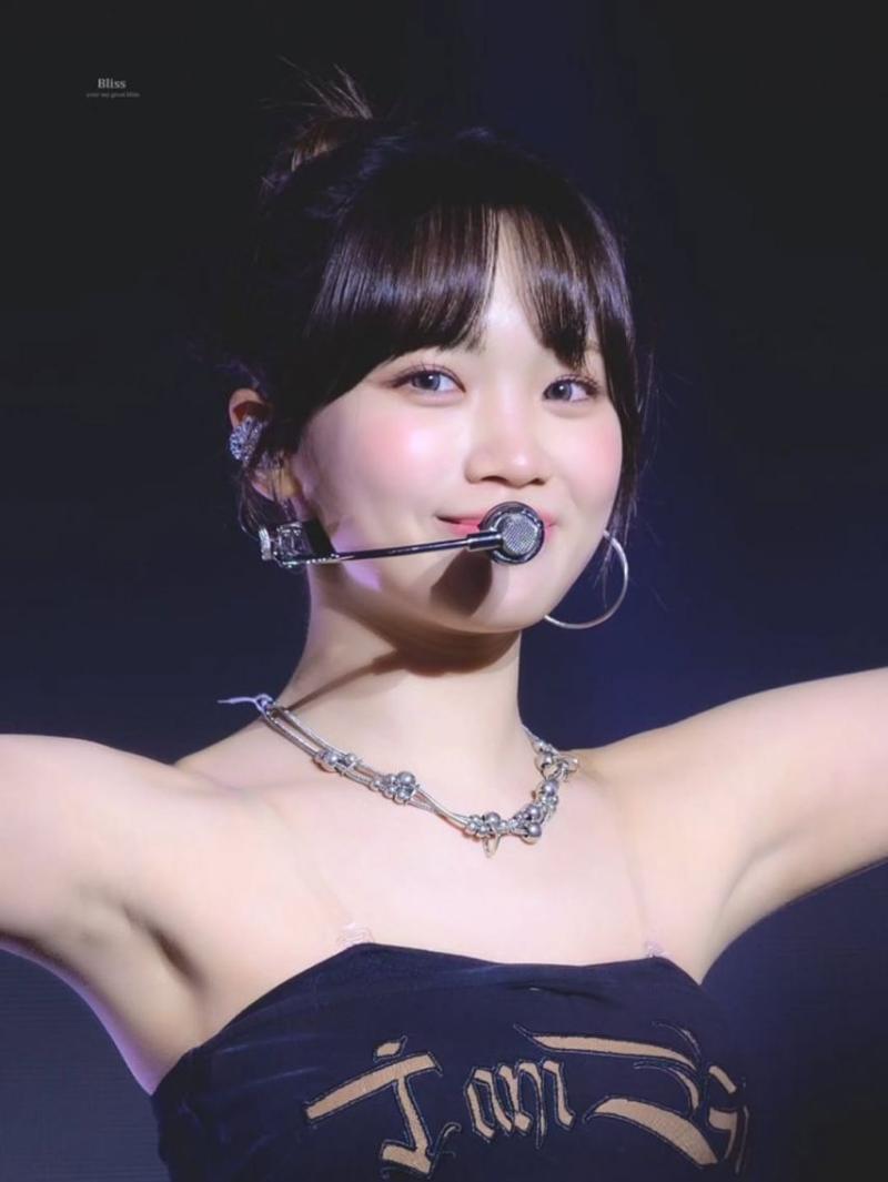 LE SSERAFIM (르세라핌) 김채원