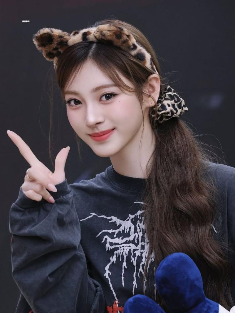 MEOVV (미야오) 안나