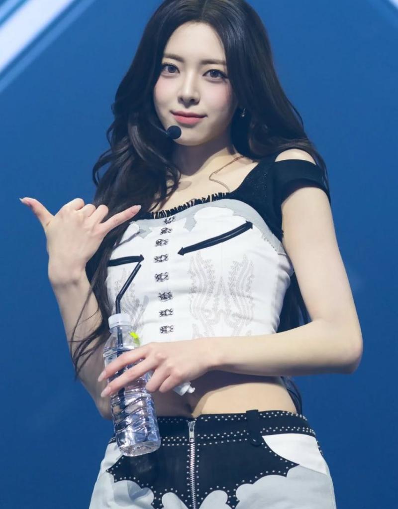 ITZY (있지) 유나