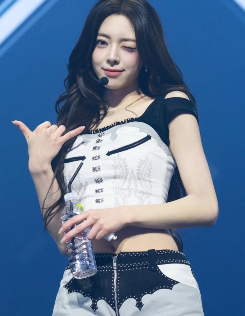 ITZY (있지) 유나
