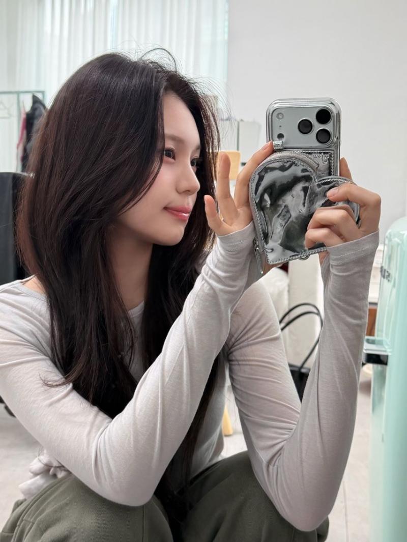 엄지 VIVIZ비비지 인별