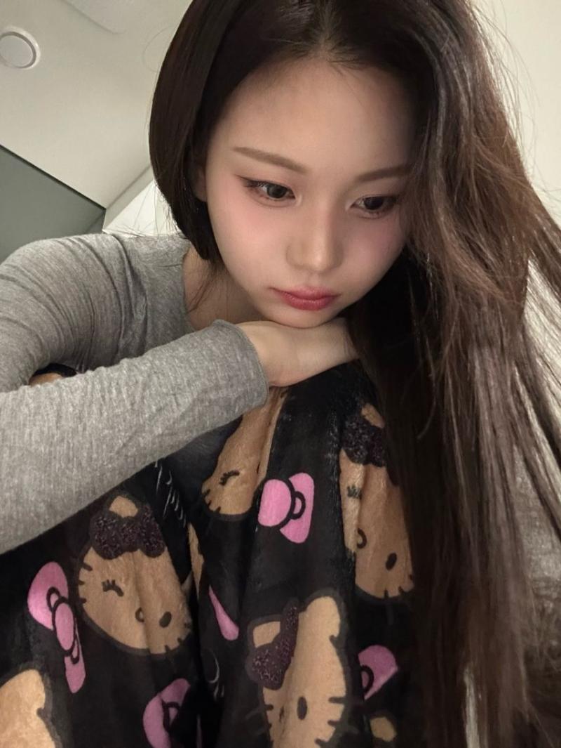 엄지 VIVIZ비비지 인별