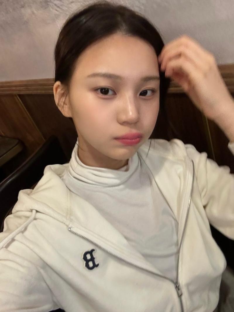 엄지 VIVIZ비비지 인별