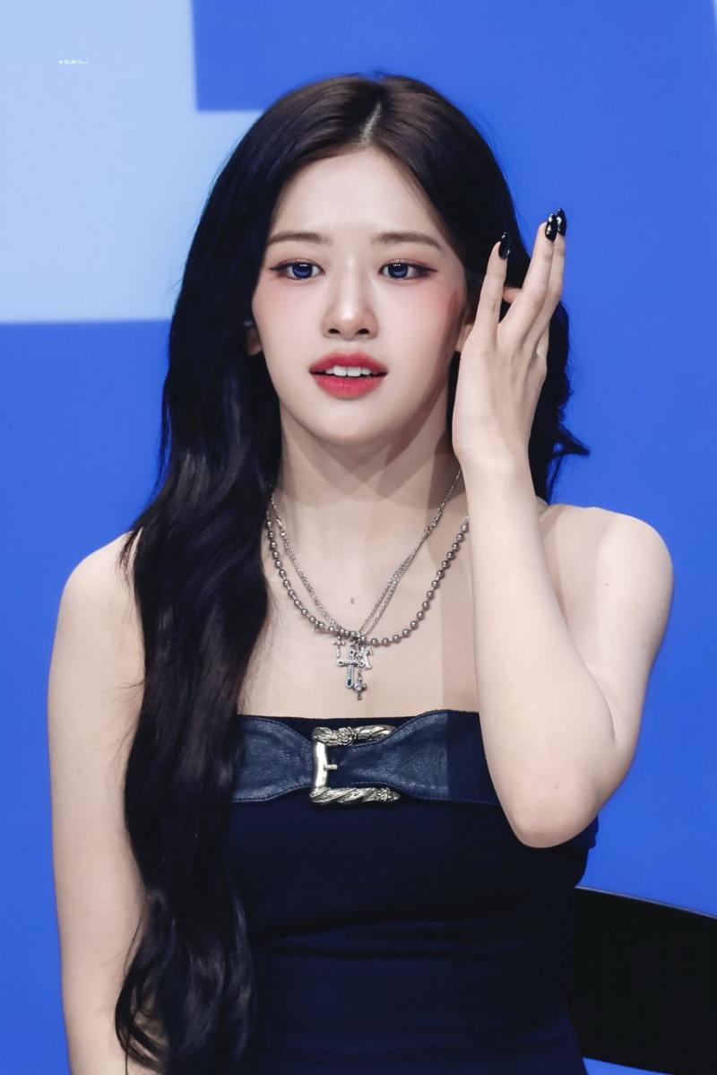 오늘 쇼케이스 아이브 안유진