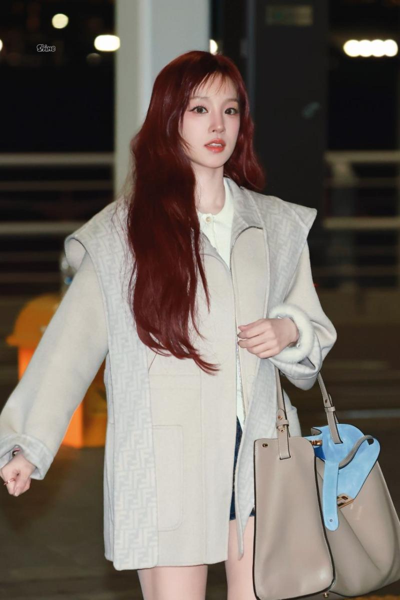아이들 우기 출국