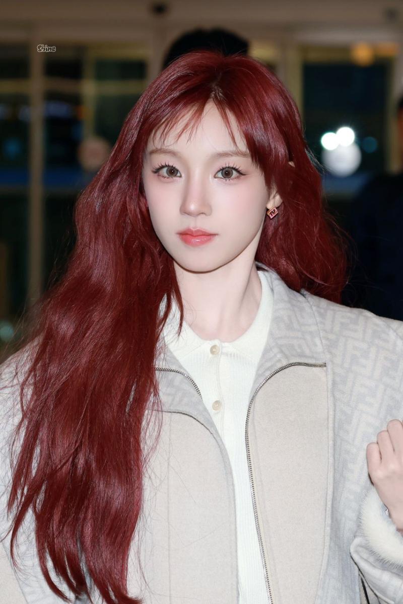 아이들 우기 출국