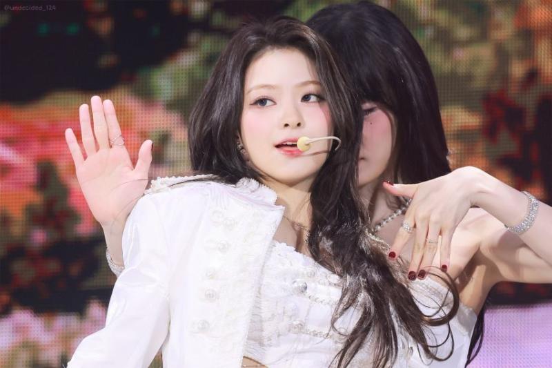 프로미스나인 이나경