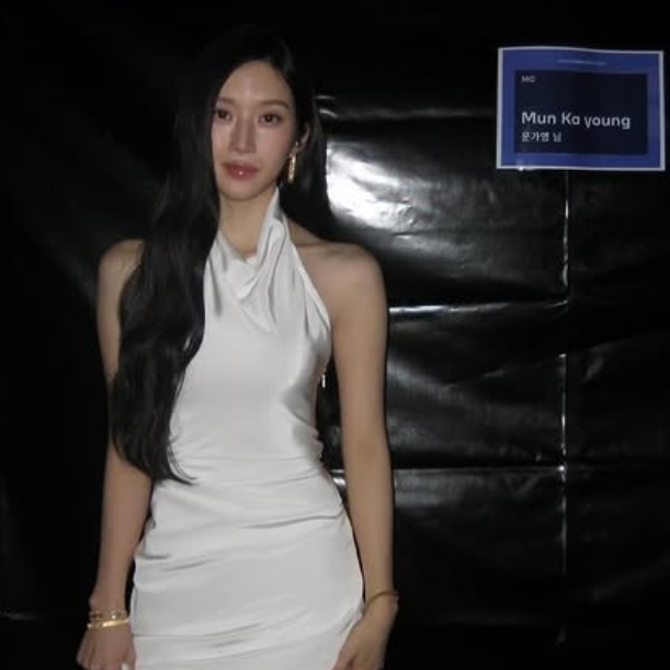 문가영 홀터넥 원피스